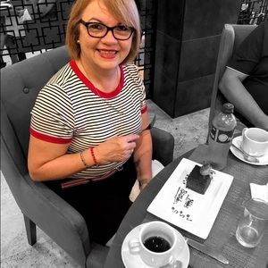 Meet your Posher, Iris